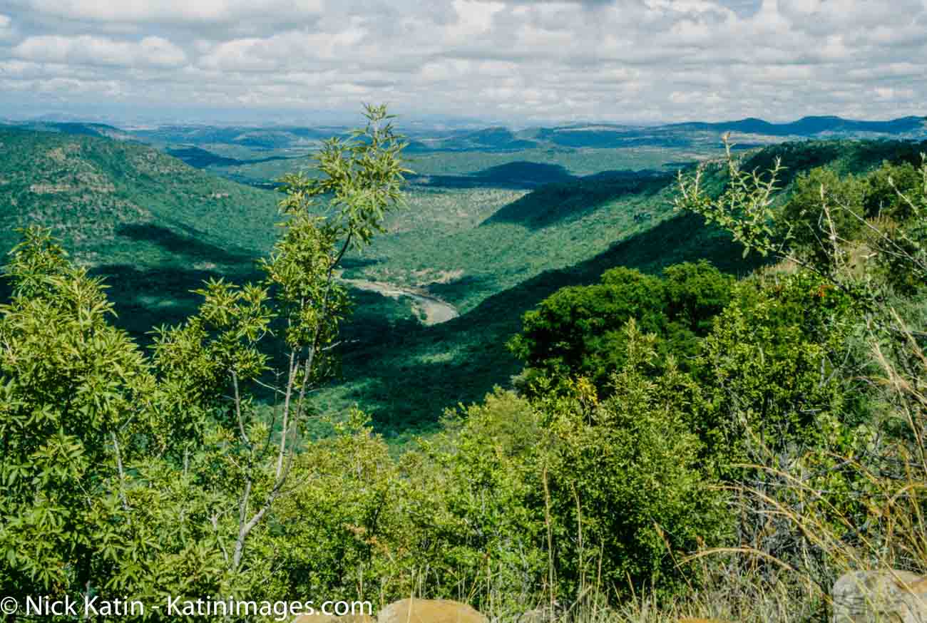 Lying at the southern end of the central Drakensberg Giant’s Castle, which gets its name from the outline of the peaks and escarpment that combine to resemble the profile of a sleeping giant, is essentially a grassy plateau that nestles among the deep valleys of this part of the Drakensberg.